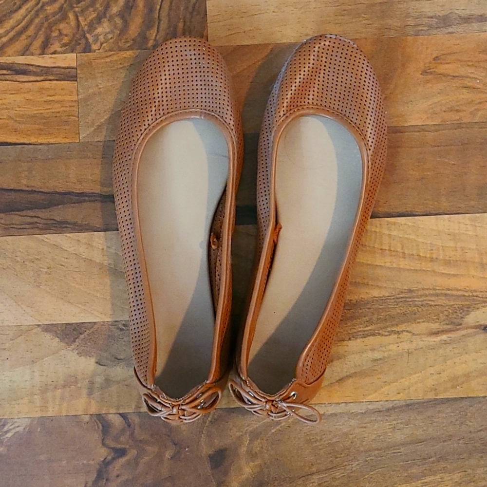 SO cognac flats